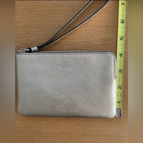 Coach Gold Wristlet NWT - Picture 4 of 5